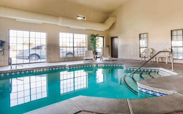 Rodeway Inn & Suites East/I-44