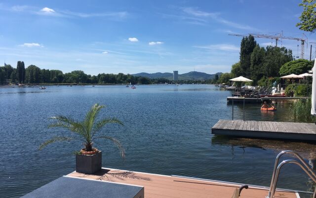 AJO Vienna Beach - Contactless Check-in