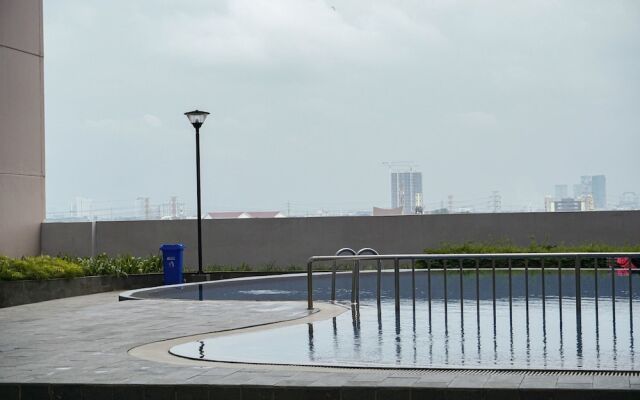 Homey And Warm 1Br At Sentraland Cengkareng Apartment