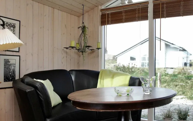 Quaint Holiday Home in Henne near Beach
