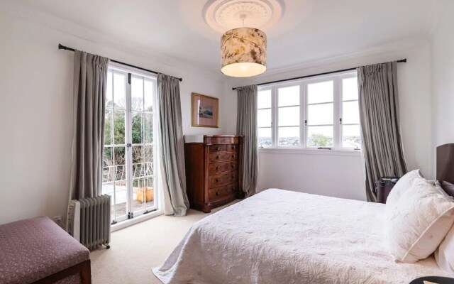 Boutique Apartment In Newmarket
