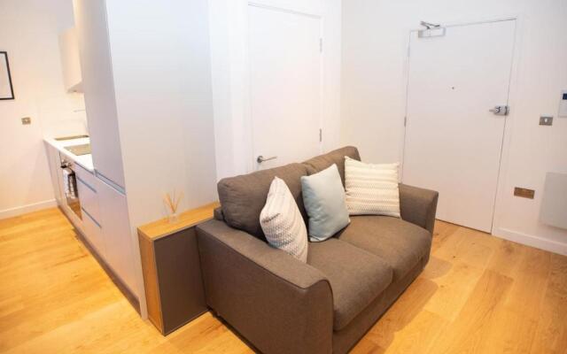 Stylish and Clean 1 Bed Apartment Maidenhead Town center