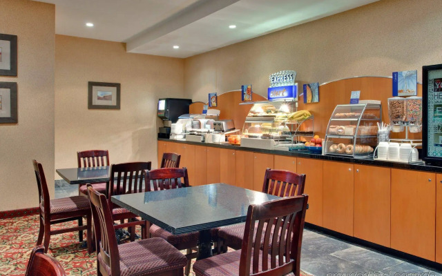 Comfort Inn & Suites