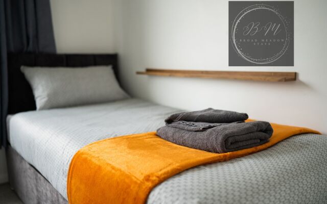 Popular Contractor 2-bed House in Lincoln