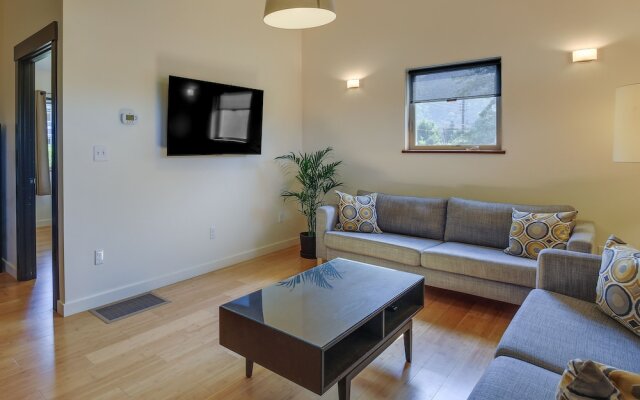 Modern White Salmon Apartment, Steps From Town
