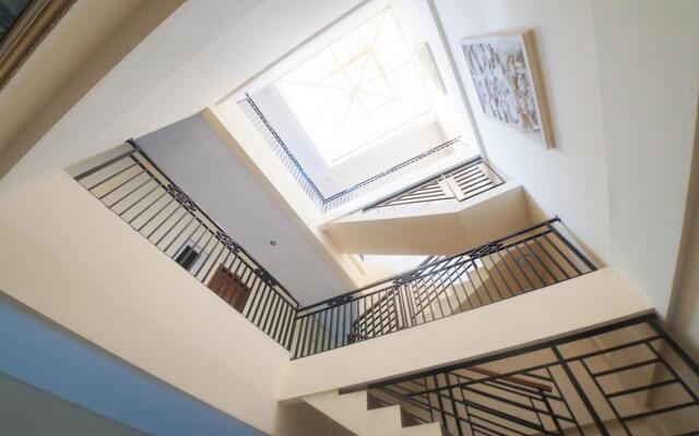 RedDoorz Plus near Green Pramuka Square Mall