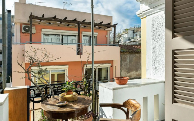 Spacious & Artistic Retro 2 Bedrooms Apt + SAUNA