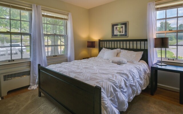 Cumberland Cottage w/ Screened Porch + Fire Pit!