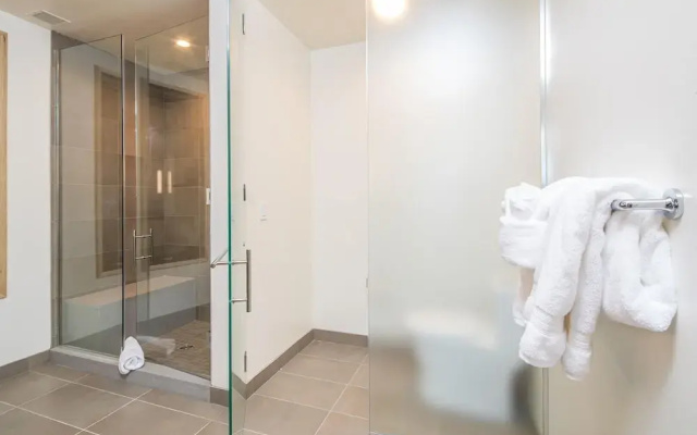 202 Lakelodge 4 Bedroom Condo