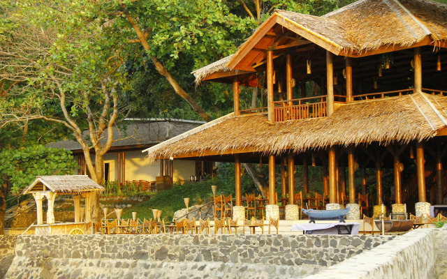 Hawaii Resort Family Suites @ Anyer Beach