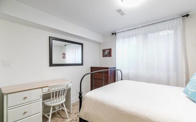 Newly Renovated 1BR Apt 1886