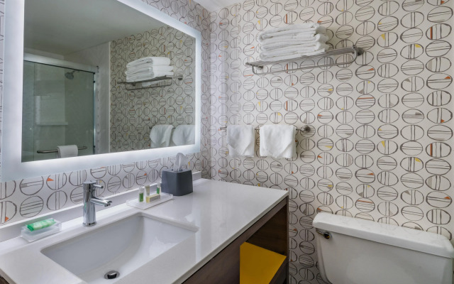 Holiday Inn & Suites Pittsfield-Berkshires by IHG