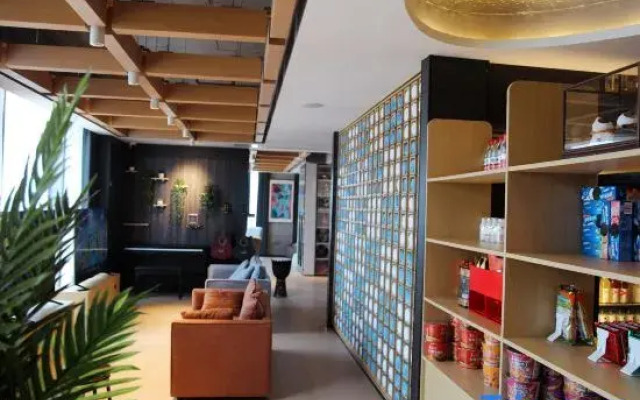 Splendid Entertainment Hotel (Guiyang Xintianzhai Xintian Metro Station Store)
