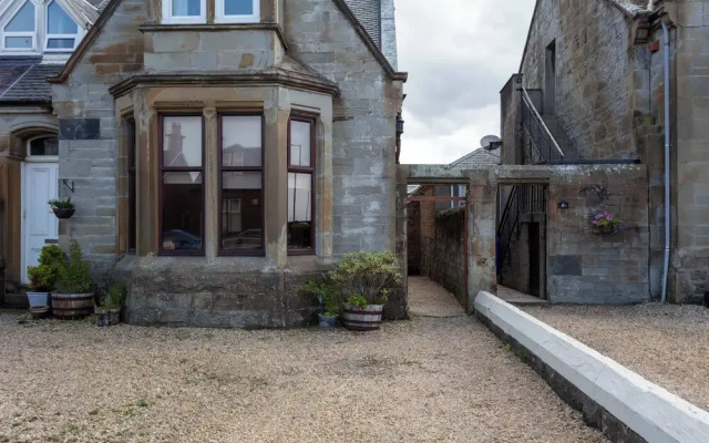 St Meddans Mews - Donnini Apartments