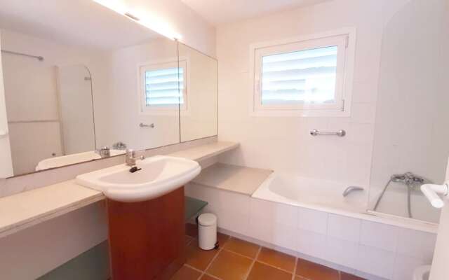 Villa - 4 Bedrooms with Pool and WiFi - 107985