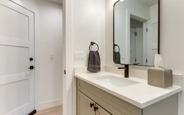 Jefferson Park Apartment: Walk to Empower Field!