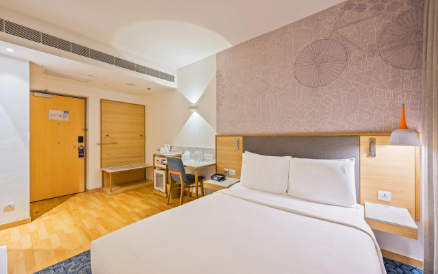 Holiday Inn Express Gurugram Sector 50 by IHG – Guest Rooms – Gurugram
