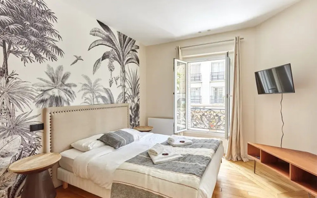 Superb Invalide Apartment Near Eiffel Tower