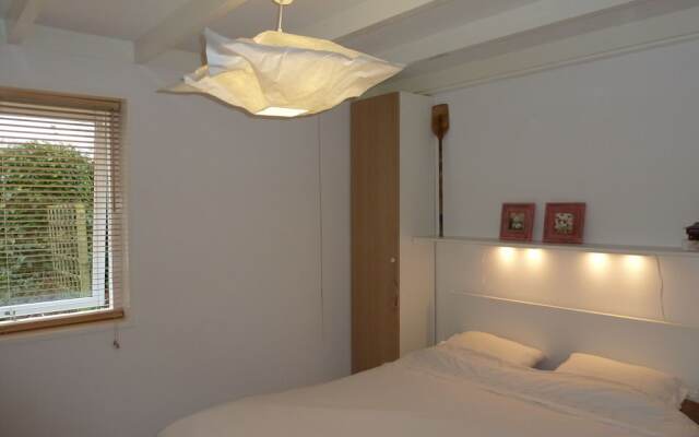 Brilliant Bungalow in Kamperland by the Lake