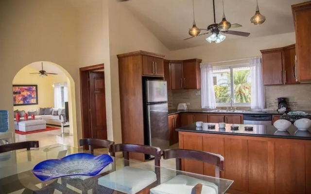 Private Villa! All Bedrooms /w TVs and in Livingroom