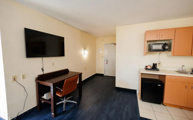Garnet Inn & Suites, Orlando