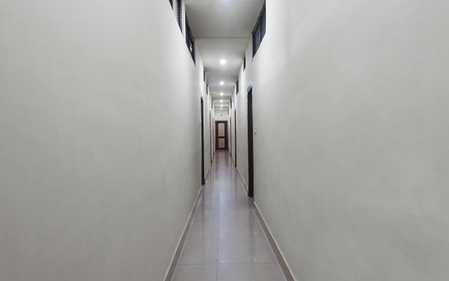 Hotel Golden Peak by OYO