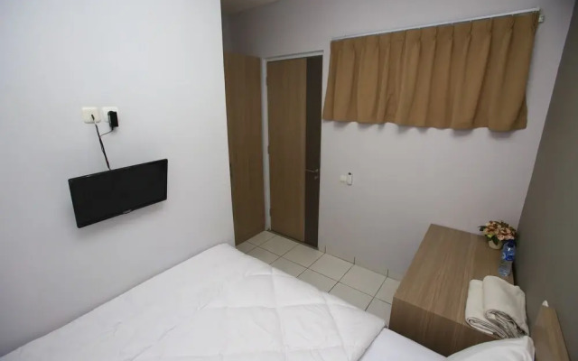 RedDoorz @ Karet Pedurenan 2