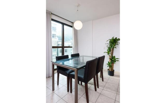 Apto Antigo em Copacabana c/ Piscina | DU 370/801