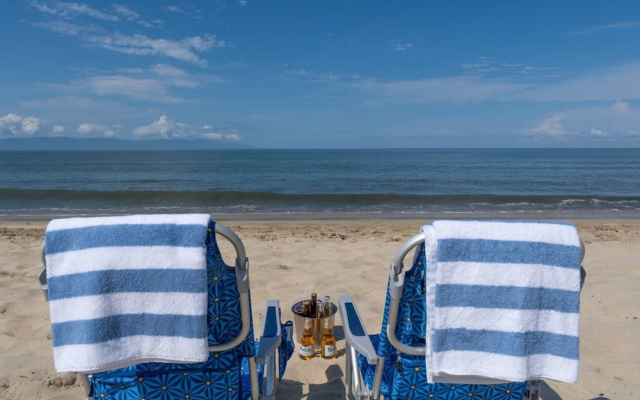 Sleeps 6 Views Beach 1 Block Gated