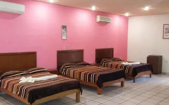 OYO Hotel Nachancan, Calderitas beach