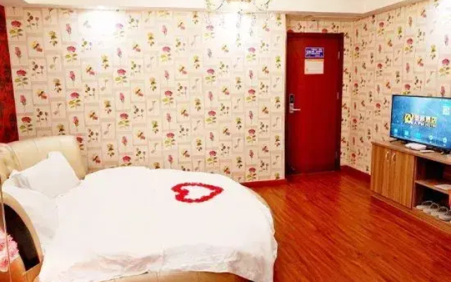 Baozou Bear E-sports Homestay (Taifu Times Square)