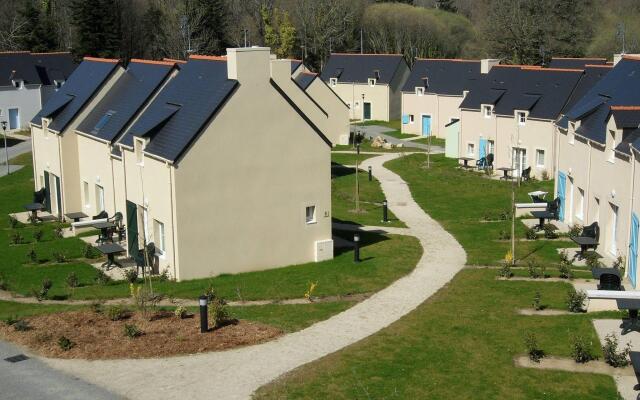 Semi-detached holiday home in beautiful historic Brittany