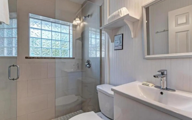 Barefoot Dreams - 201 - 76th E