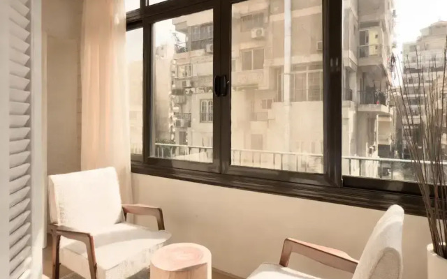 The 2bdr Crimson Crib @ The Heart Of Heliopolis