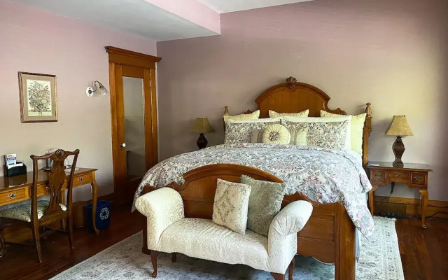 Fleur-de-Lys Mansion