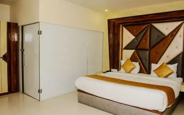 OYO 6832 Hotel 7 CEPL