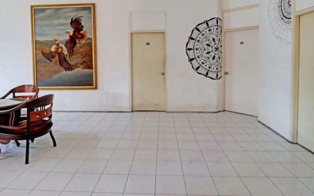 OYO 2452 Hotel Metro