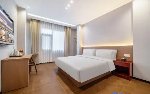 Yijianglou Hotel (Tonglu Fuchunjiang)