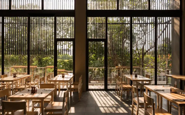 Up-Peak Hotel Simpang Lima Semarang Powered by Archipelago