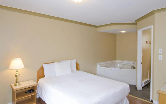 Tiki Shores Inn & Suites