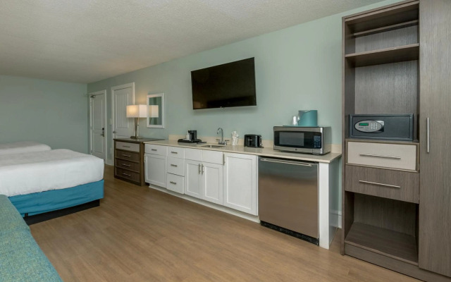 Commander Hotel & Suites