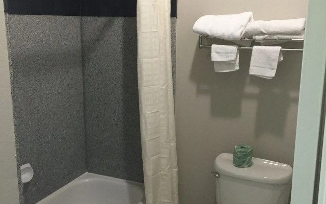 Camelot Inn & Suites Veterans Memorial NW Houston