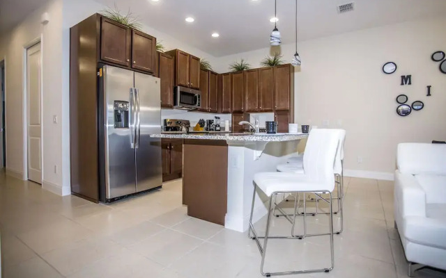 Fabulous Vacation Home  w/ Screened Pool Close To Disney 146