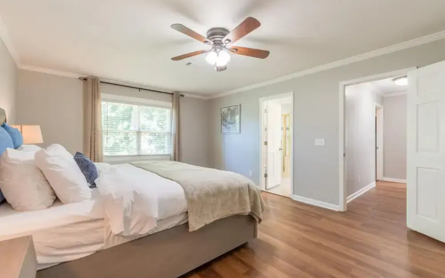 Beautiful Large Newly Renovated 5 Bedroom House