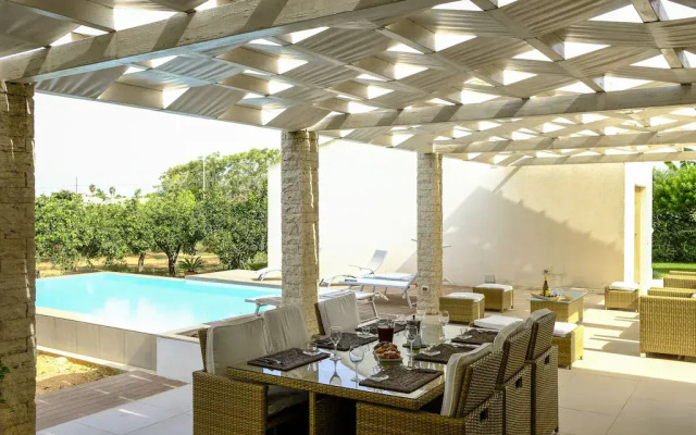 Villa with swimming pool in beautiful Sicily