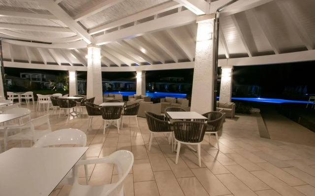 Limone Beach Resort