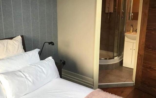 Centre of Dingle Town - Luxury Holiday Apartment