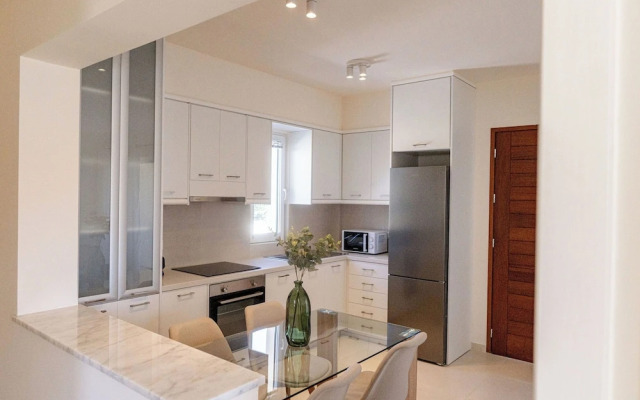 Phaedrus Living: Seaside Thalassa Cretan 101