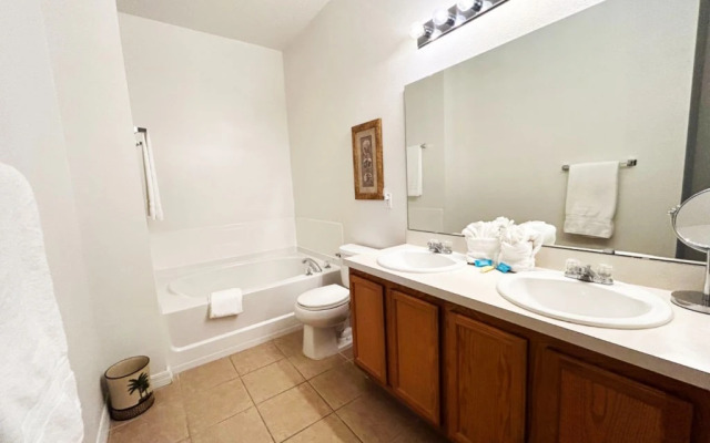 1132 Two En Suites, Davenport, US