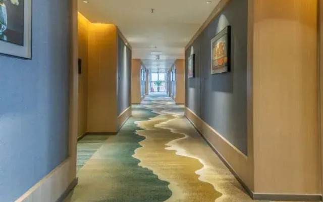 Coconut Rhyme Golden Dragon Hotel (Qionghai Yinhai Road Flagship)
